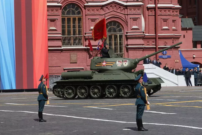 Parada z okazji Dnia Zwycięstwa bez czołgów i samolotów uwypukliła problemy Rosji
