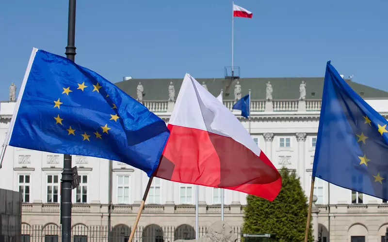 CBOS: Spada liczba Polaków chcących bycia częścią UE