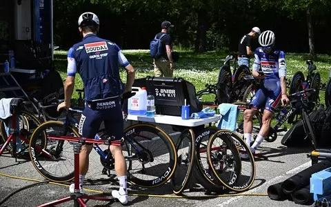 The organizers of the Giro d'Italia recommend wearing masks again