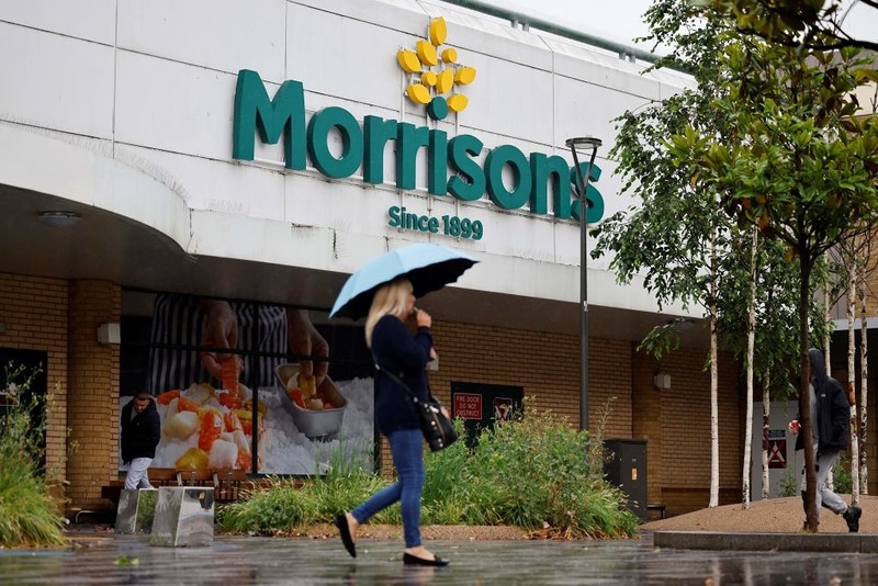 Morrisons slashes prices on bread and cheese in first ‘deflation dividend’