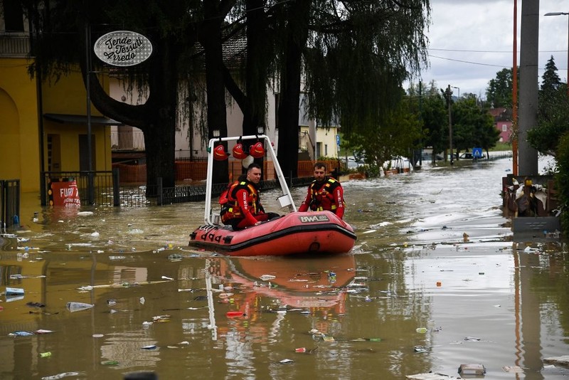Italy: Flooding in Emilia-Romagna. 9 deaths, 13,000 people evacuated