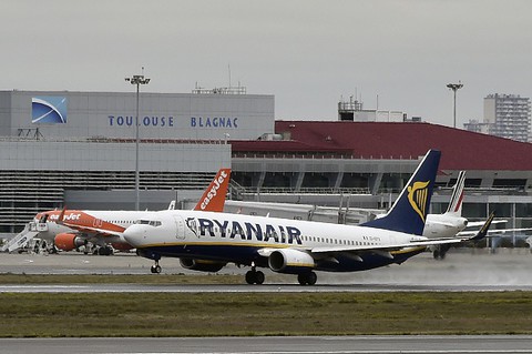 Chcesz odzyskać pieniądze za opóźniony lot? Ryanair ostrzega przed pośrednikami