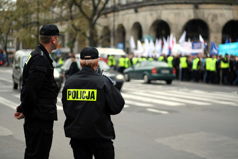 Większość Polaków uważa, że Polska jest krajem, w którym żyje się bezpiecznie