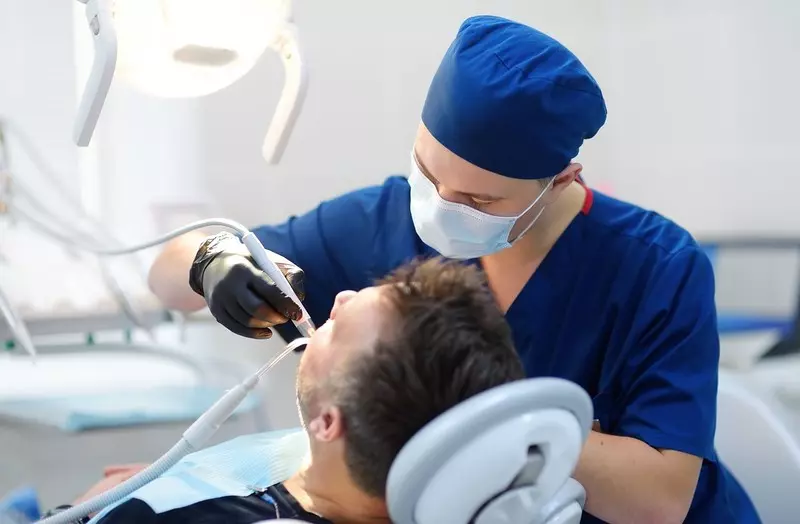 Polacy wciąż skazani na prywatne leczenie zębów. Dentystom nie opłaca się pracować dla NFZ-u