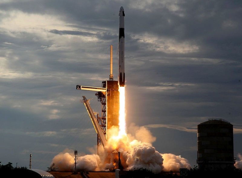 USA: First commercial orbital flight launched