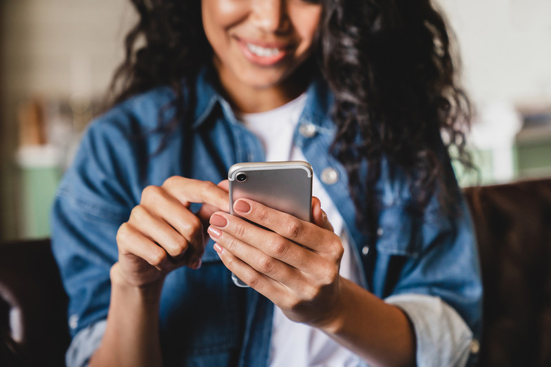 Mobile fraud: Thieves 'shoulder surfing' victims to steal phones