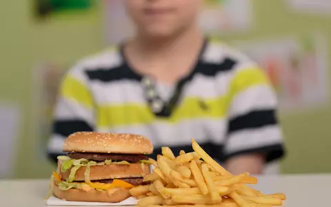 Eight out of 10 adults support ban on advertising junk food to children