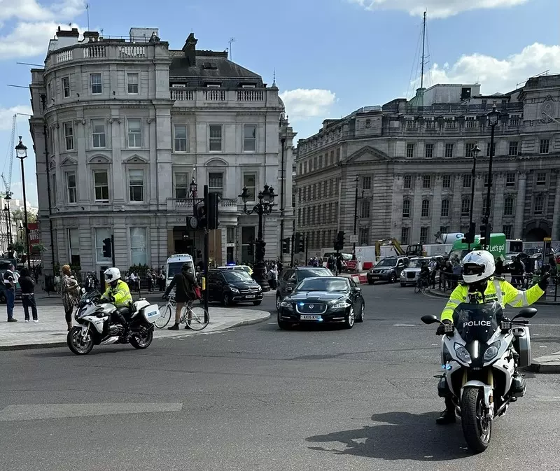 Zmarła 81-letnia Brytyjka potrącona przez motocykl królewskiej eskorty