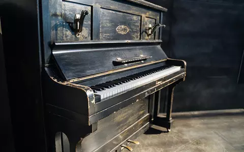 Scotland: Passionate collects discarded pianos in landfills