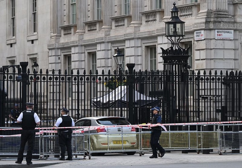 London: Man arrested after car crashes into Downing Street gates