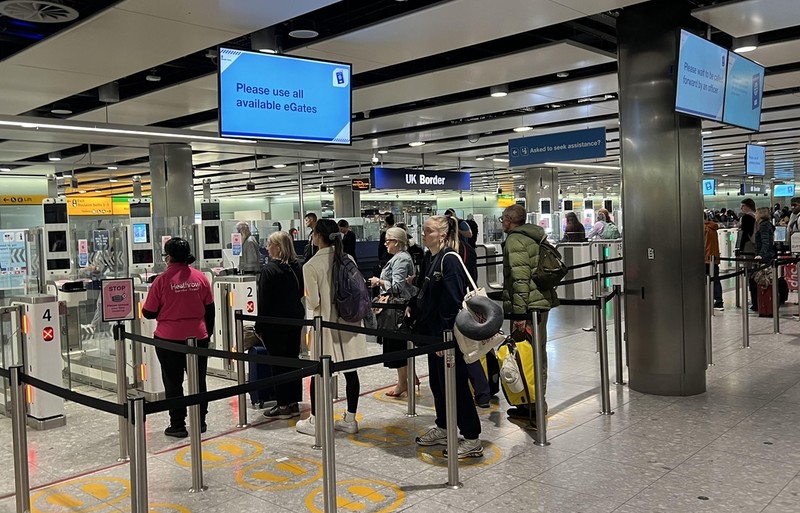 Passport e-gates at UK airports down