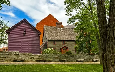 USA: The Connecticut State Senate acquits "witches" from 370 years ago