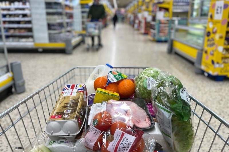The government is urging retail chains to freeze the prices of basic food products