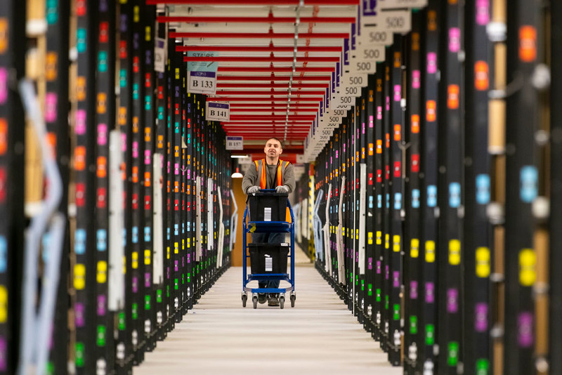 Amazon zaoferuje rodzicom w UK możliwość pracy jedynie w dni szkolne