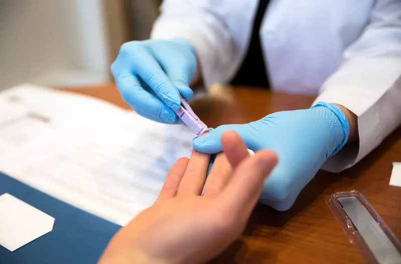 Francja: Stomatolog nie wysterylizował narzędzi. Testy na HIV dla 5 tys. osób