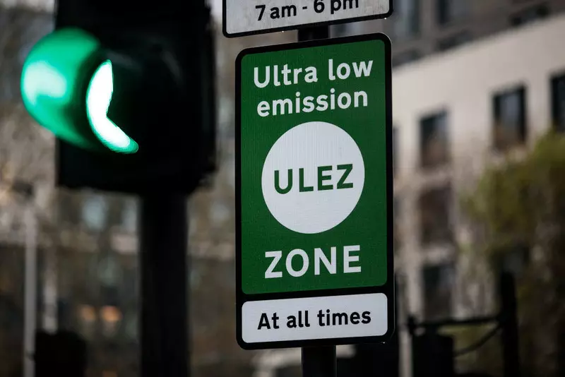 Londyn: Sadiq Khan rozszerza program wymiany samochodów na ekologiczne