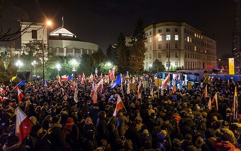 Manifestacja opozycji po wczorajszych zajściach w Sejmie