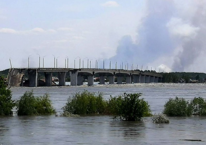 World shocked by blowing up of dam in Ukraine. "Sign of barbaric nature of Russian agression"
