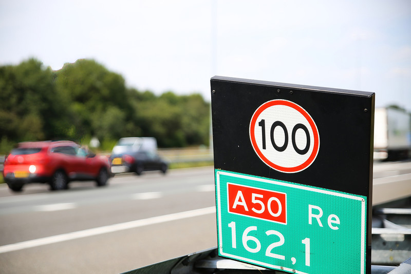 More than 600,000 unnecessary road signs in the Netherlands