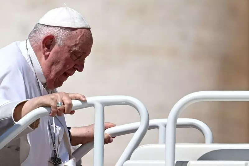 Watykan: Operacja papieża bez komplikacji. Trwała trzy godziny
