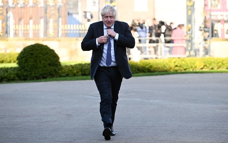 Były premier Johnson ustąpił z funkcji posła