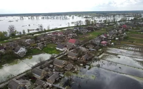 The British government will donate £16m to help with the destruction of a dam in Ukraine