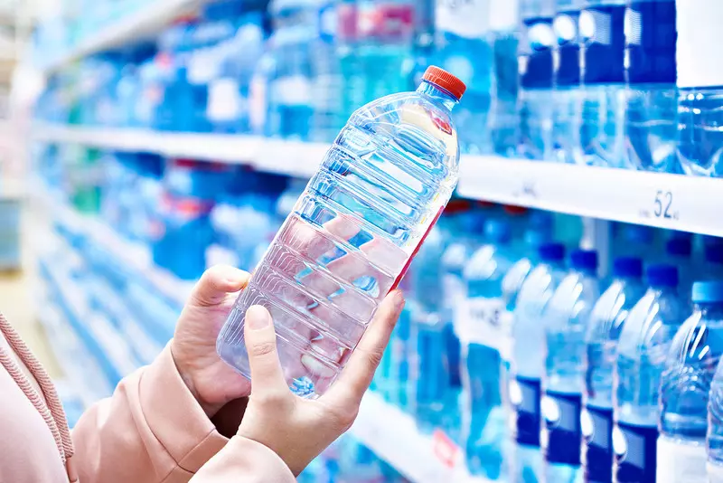 Ograniczenie reklam wody butelkowanej sposobem na ratowanie środowiska w UK