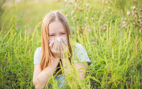 Exact date pollen bomb will hit as expert lists five unusual signs of hay fever