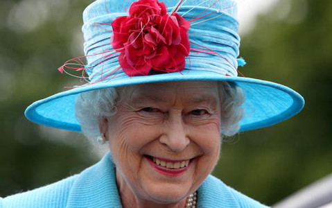 Zmiana pokoleniowa w brytyjskiej rodzinie królewskiej. Elżbieta II oddaje część władzy 