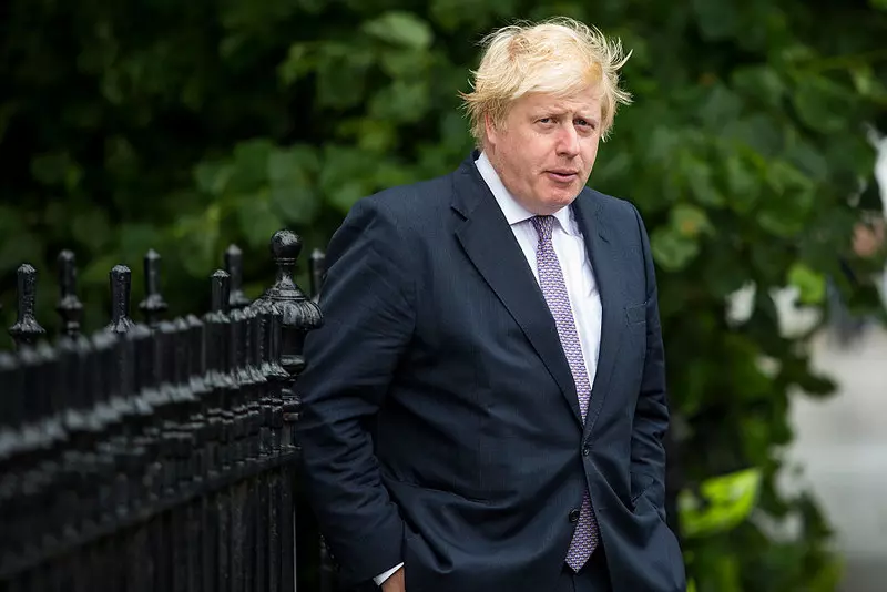 Byłemu premierowi Johnsonowi wytknięto naruszenie zasad w związku z podjęciem pracy w "Daily Mail"