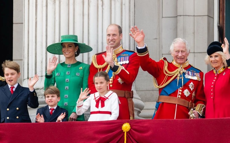 Charles III, for the first time as king, participated in a military parade in his honor