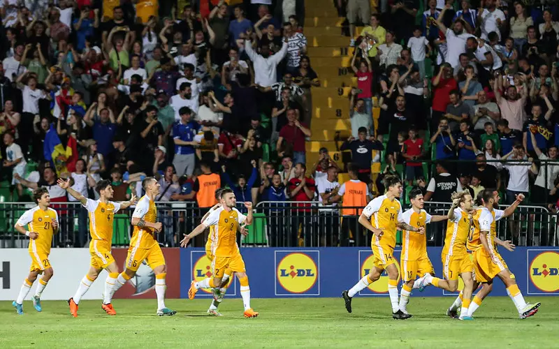 Eliminacje do Euro 2024: Polska pokonana w Kiszyniowie, udany jubileusz Ronaldo