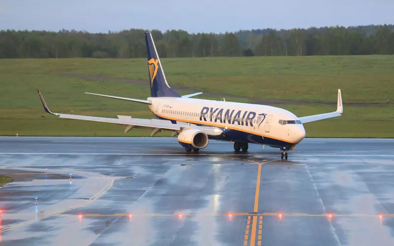 Ryanair potwierdza wprowadzenie nowych zasad. Chodzi o alkohol kupiony w sklepach bezcłowych