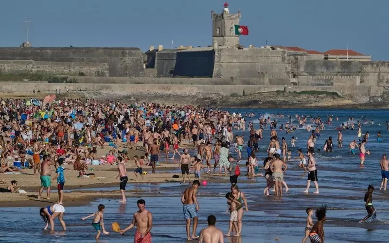 Portugalia: Grzywna do 36 tysięcy euro za głośne słuchanie muzyki na plaży