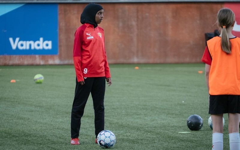 Francja: Federacja Piłki Nożnej zakazała noszenia hidżabów przez piłkarki