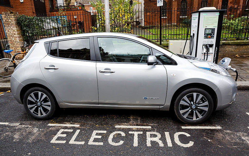 "Daily Telegraph": Electric vehicles damage roads more than internal combustion engines