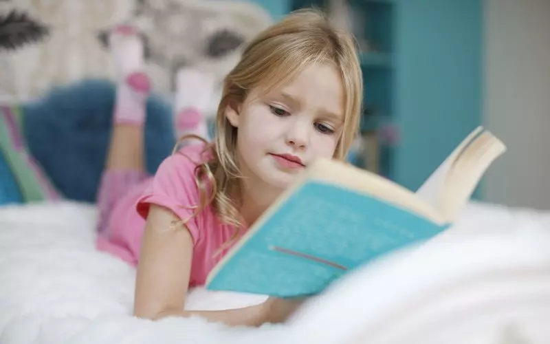 Brytyjscy uczeni potwierdzają zbawienne skutki czytania książek przez dzieci