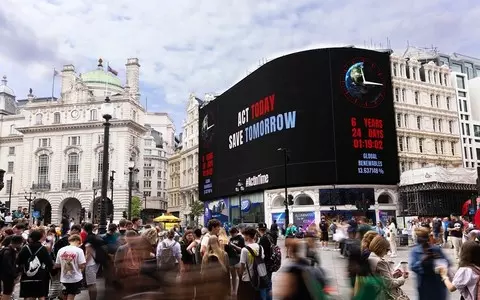 Terrifying climate clock activated on Piccadilly Circus