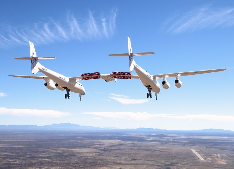 Firma Virgin Galactic rozpoczęła komercyjne loty w kierunku przestrzeni kosmicznej