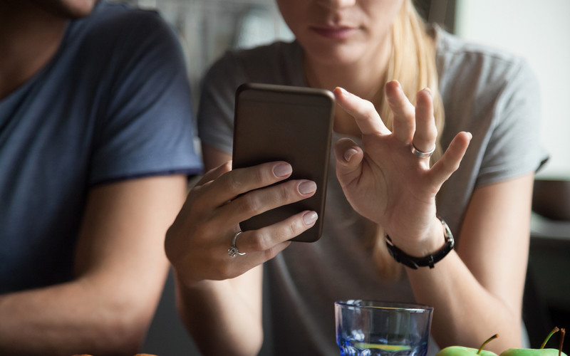 Report: How much time does the average Pole spend online?