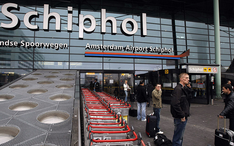 Dutch court: Amsterdam airport must reduce flights