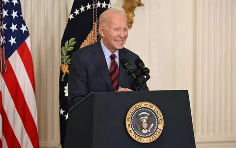 US President Joe Biden flew to London