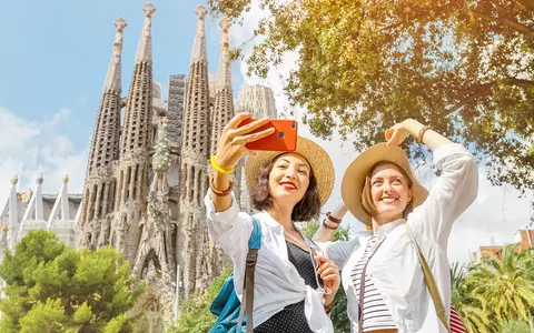 Popular European cities battle mass tourism