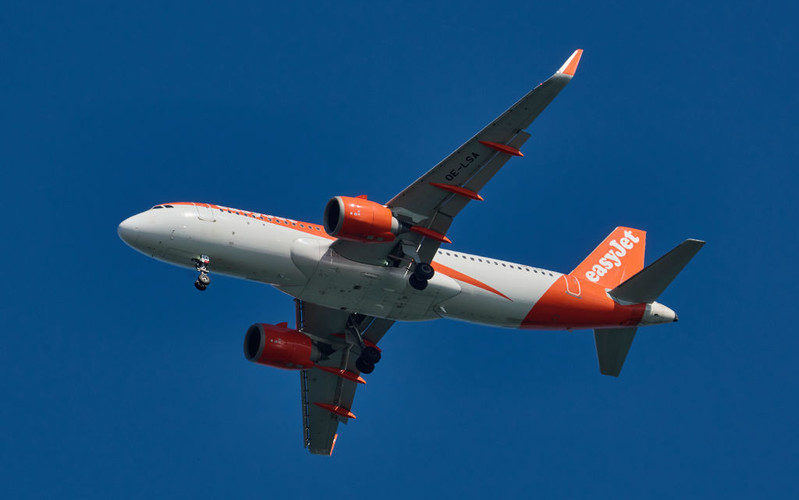 EasyJet cancels hundreds of flights from Gatwick. Up to 180,000 people affected passengers