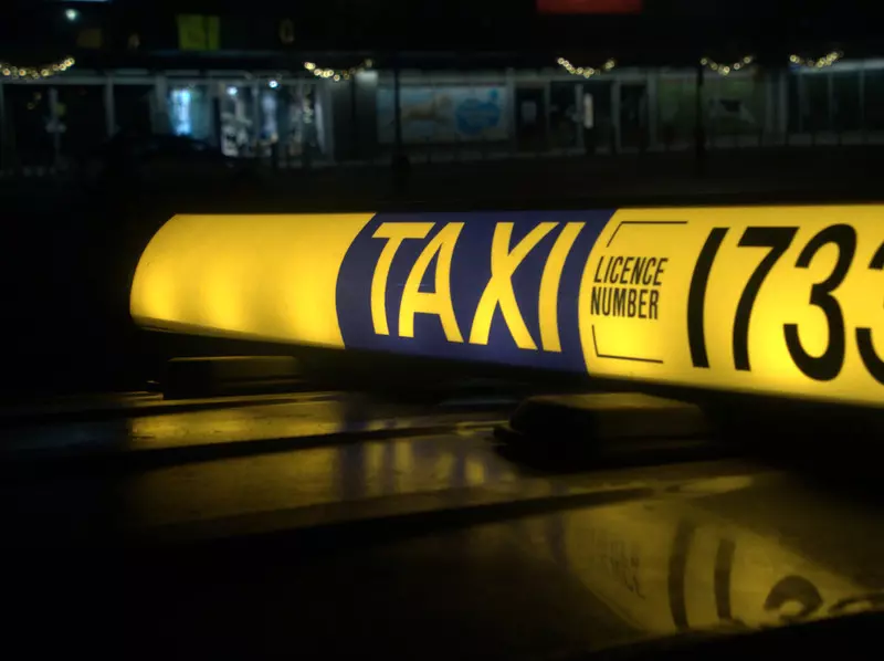 Taxi drivers face record complaints after change requiring cashless payments