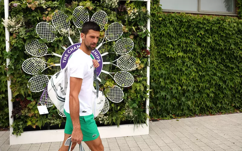 Djokovic: Mecze na głównych kortach Wimbledonu powinny się rozpoczynać wcześniej
