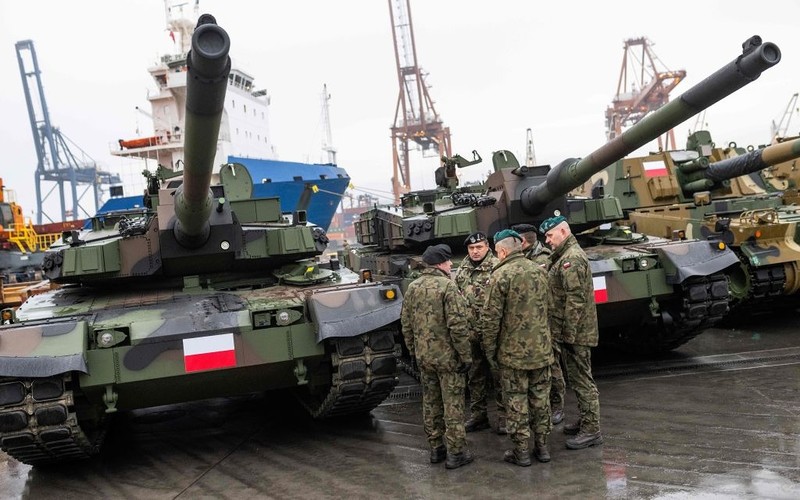 Poll: Poles want a modern army