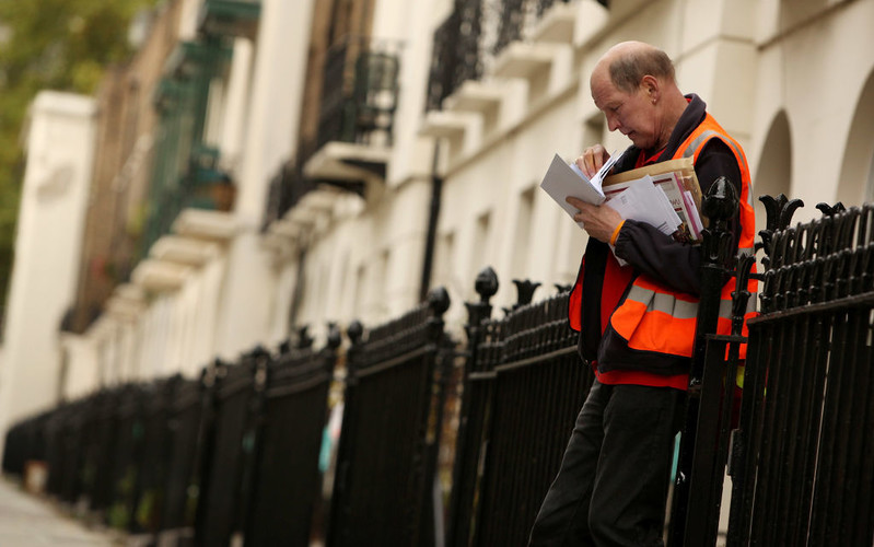 Royal Mail workers end long-running row over pay
