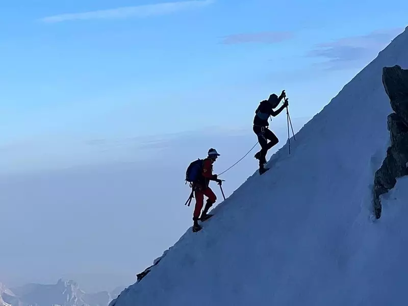 Conquering Mont Blanc. Controversy surrounding the feat of an Italian athlete