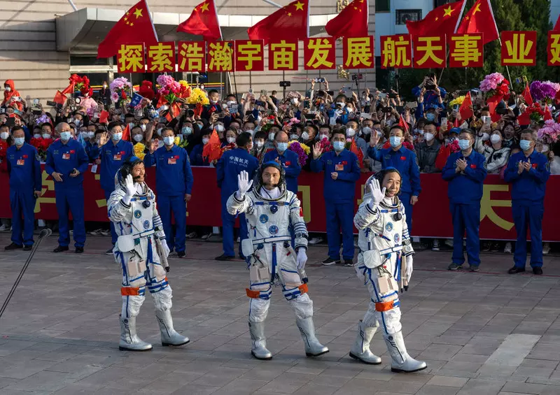 Chiny: Pekin wyśle kosmonautów na Księżyc do 2030 r.